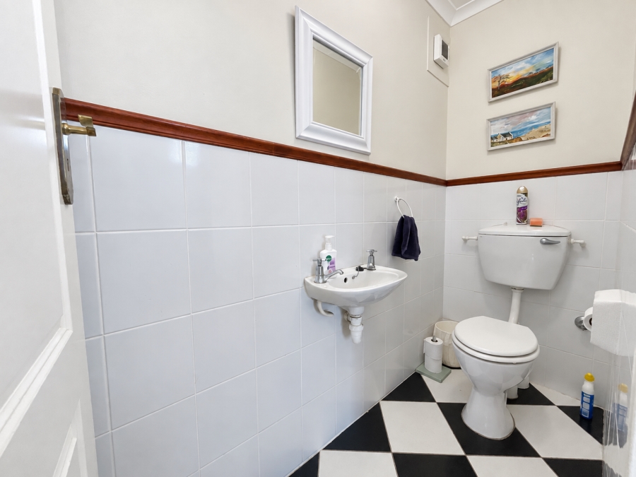3 Bedroom Property for Sale in Heathfield Western Cape